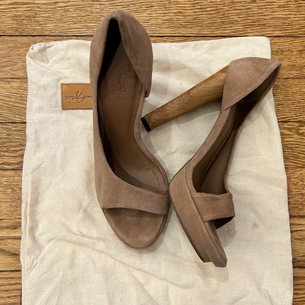 BCBG Max Azria High Heel Sandal Size 7.5
